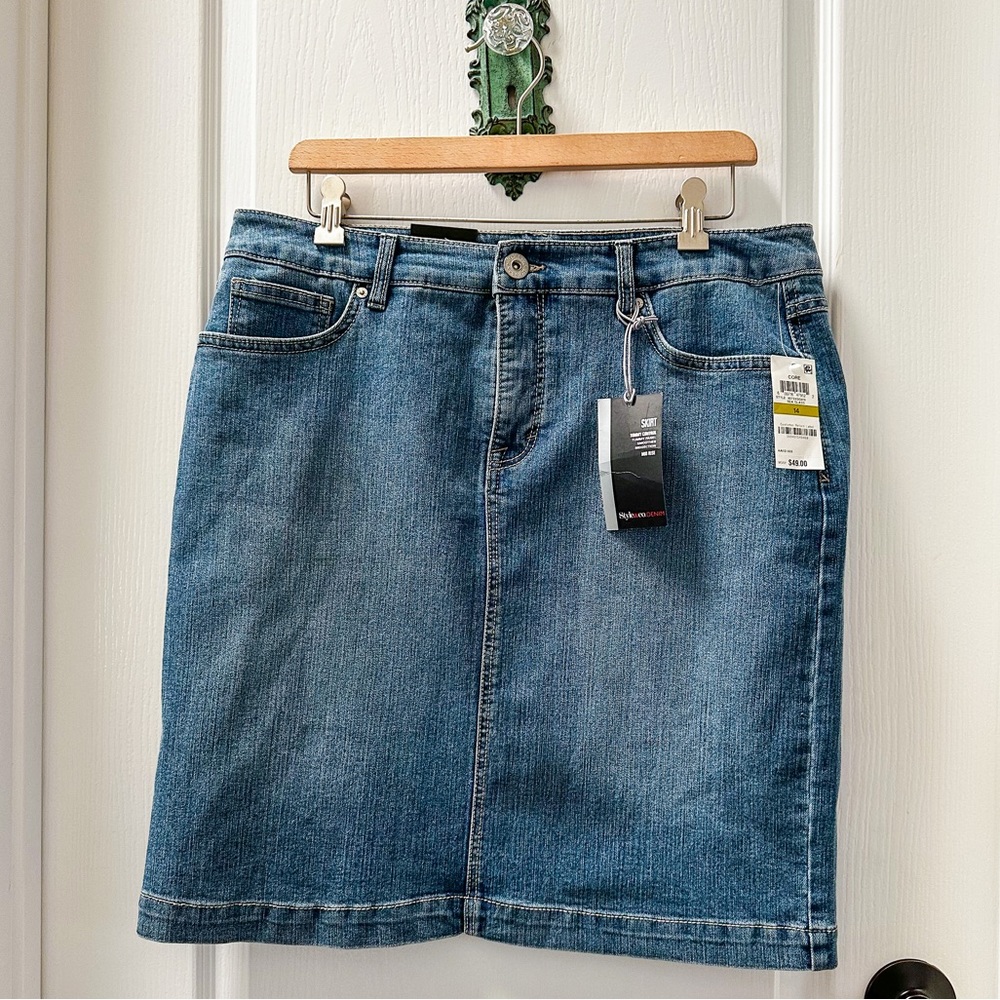 BRAND NEW Style & Co. Medium Wash Denim Tummy Control Mid Rise Skirt Size 14